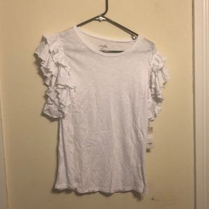 White T with ruffled sleeve